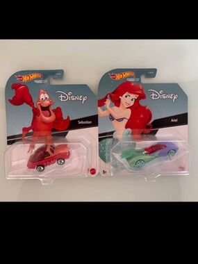 Disney Hot Wheels Ariel & Sebastian Character Cars Set Brand New